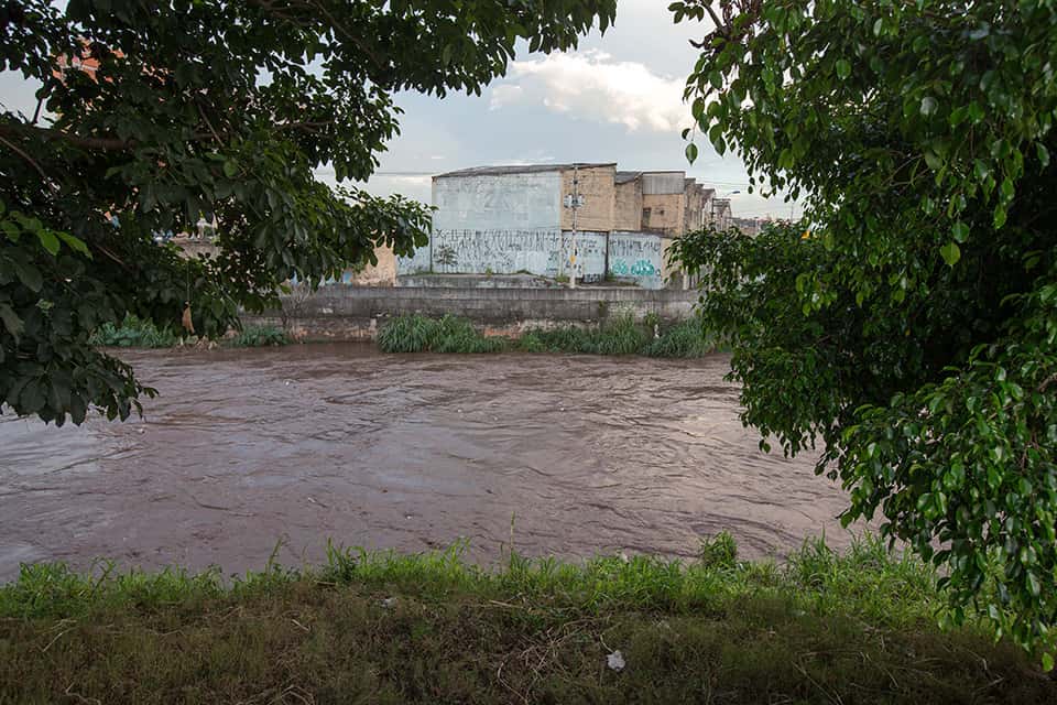 Foto do Córrego dos Meninos, onde corpo foi encontrado