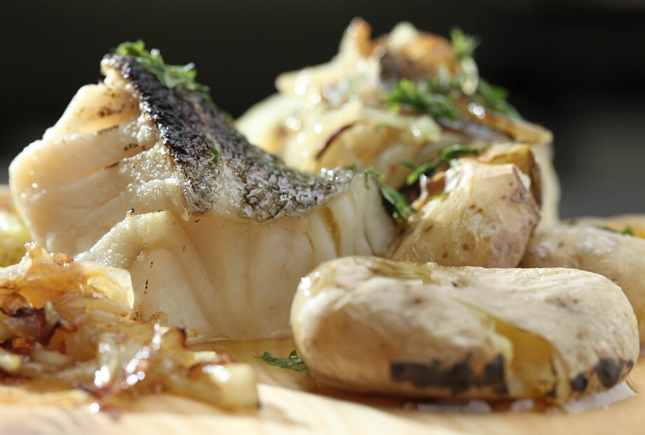 Bacalhau assado com batatas ao murro