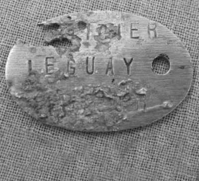 A placa de identificação de Leguay. Crédito: Reprodução.