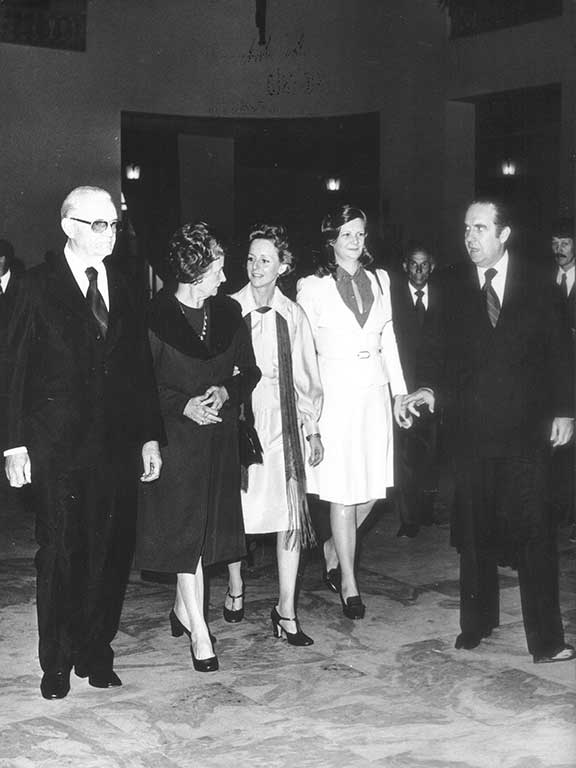 O presidente Ernesto Geisel e o governador de São Paulo Paulo Egydio Martins e suas mulheres