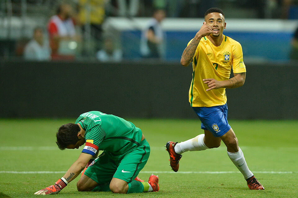 Jesus perde gol incrível, Argentina de Sampaoli vence e tira 100