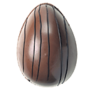 A casca brilhante e bem decorada impressiona, mas o melhor deste ovo é o praliné, muito delicado. Um chocolate para comer devagarinho, desfrutando de cada pedaço.