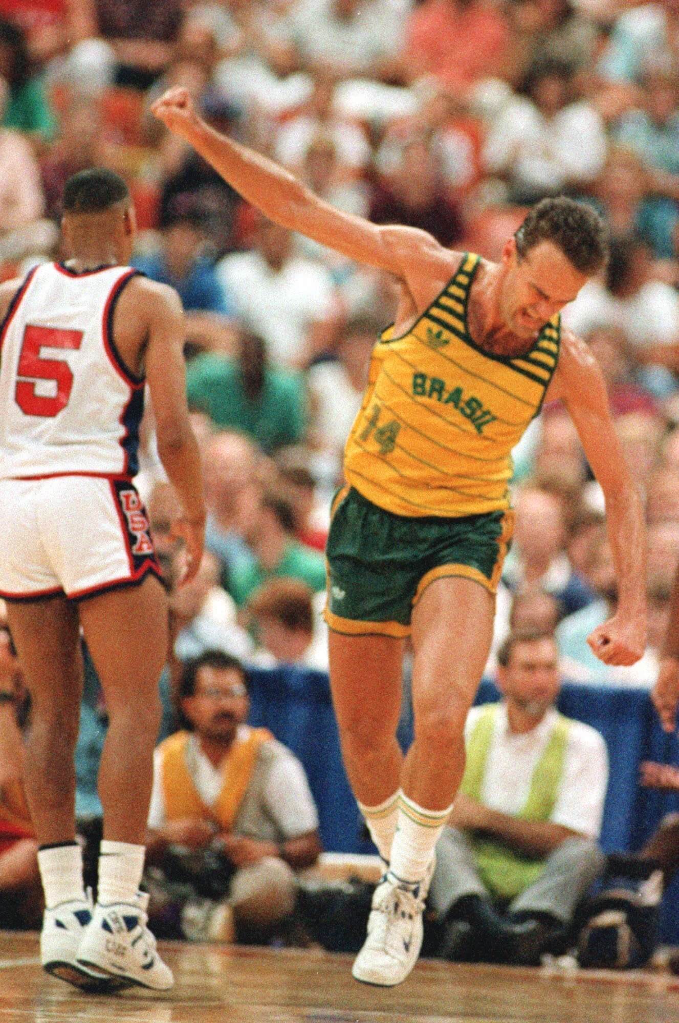 Oscar Schmidt: veja a biografia do maior jogador de basquete brasileiro de  todos os tempos!