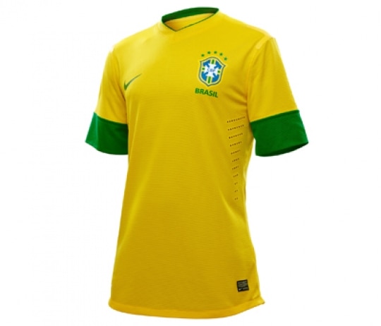 Seleção brasileira apresenta novo uniforme sem polêmica tarja no