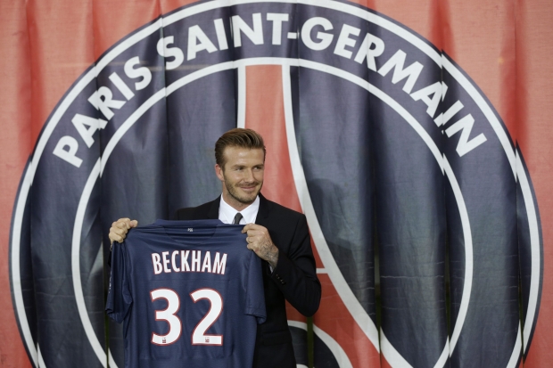 No PSG, David Beckham torna-se o craque dos sonhos fora dos campos